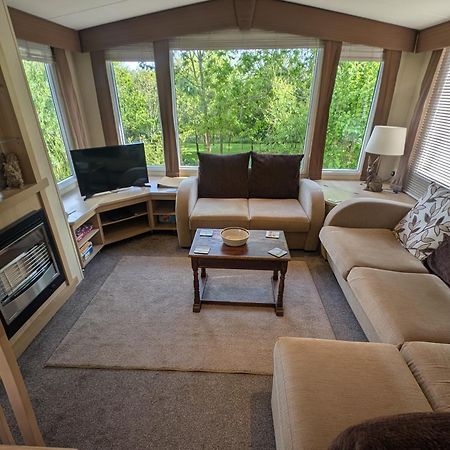 Red Squirrel Holiday Home In The Countryside, 10 Mins To Lligwy Beach Llandyfrydog Exteriér fotografie