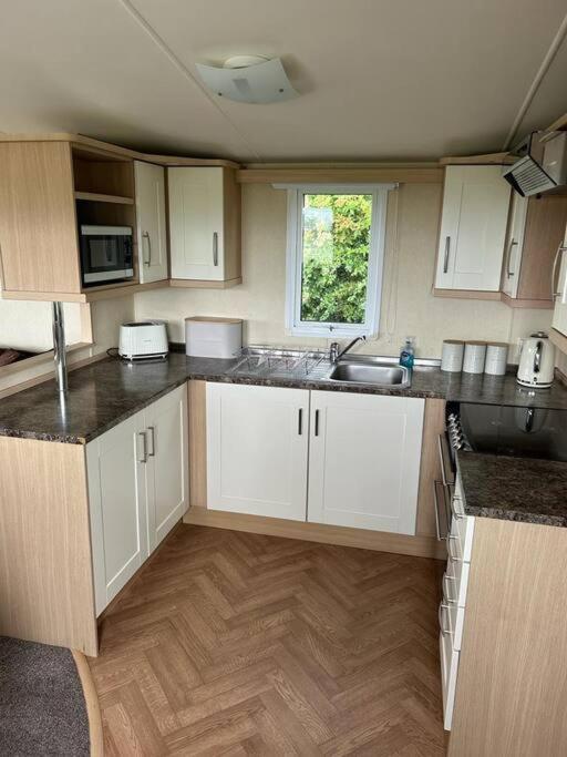 Red Squirrel Holiday Home In The Countryside, 10 Mins To Lligwy Beach Llandyfrydog Exteriér fotografie